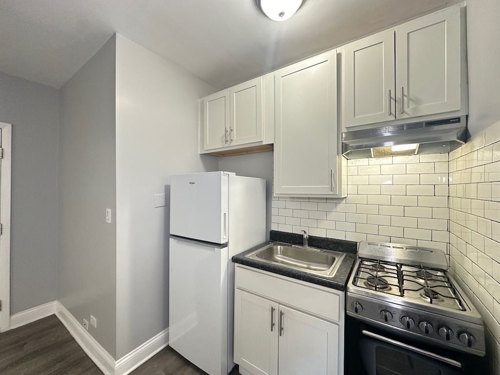 4756 N MAPLEWOOD Avenue 108