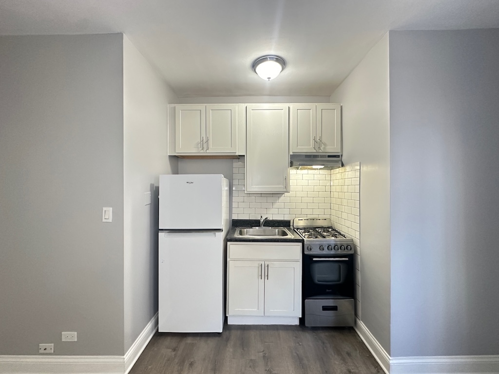 4756 N MAPLEWOOD Avenue 108