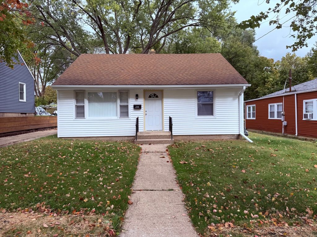 Photo for 2315 Chestnut Street, Rockford, IL 61102 (MLS # 12501422)
