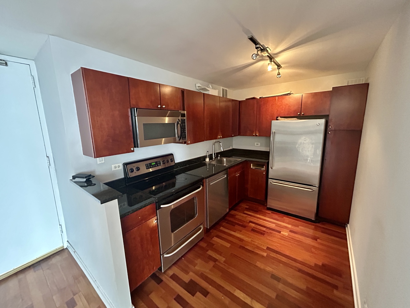 655 W IRVING PARK Road 3711