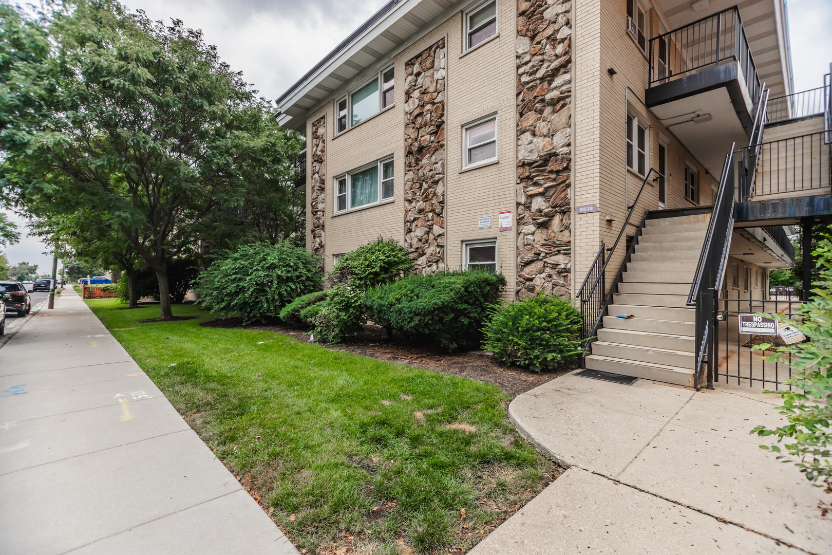6538 N NORTHWEST Highway 2I