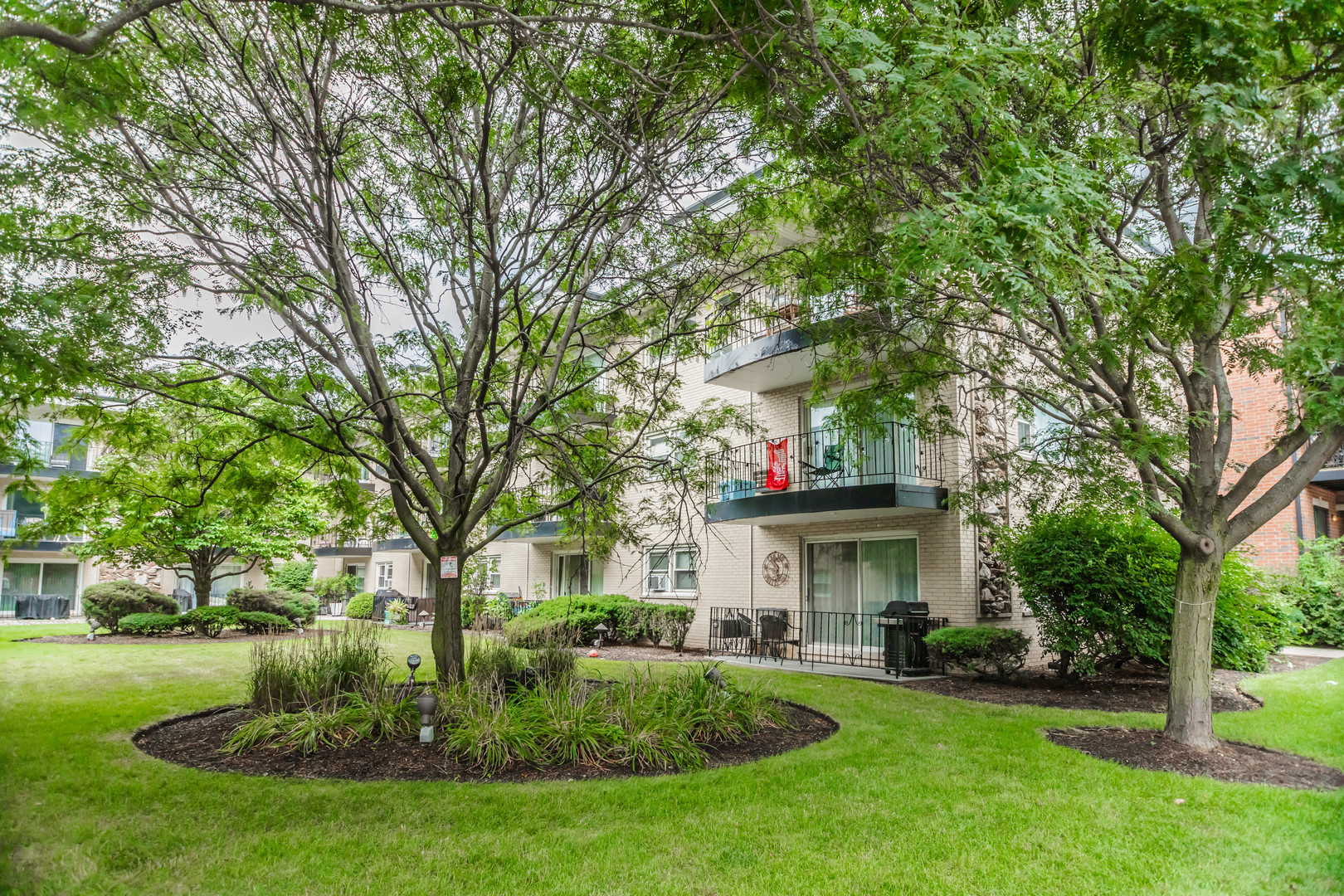 6538 N NORTHWEST Highway 2I