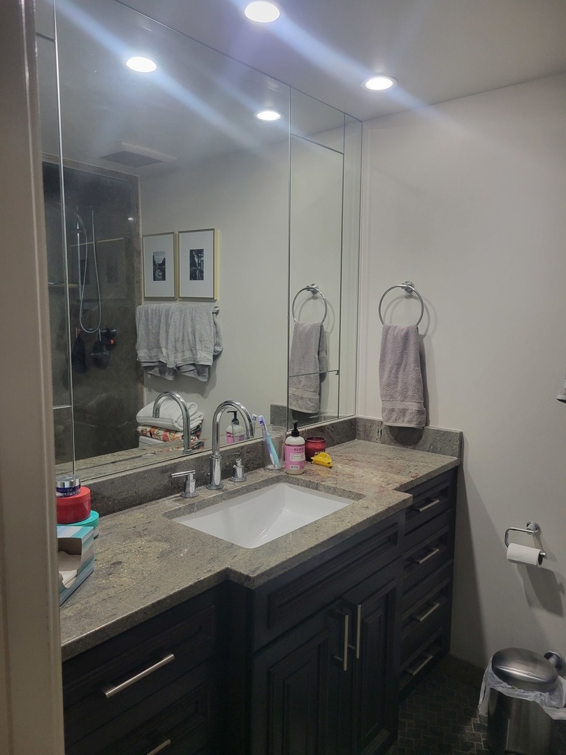 111 E Chestnut Street 20D