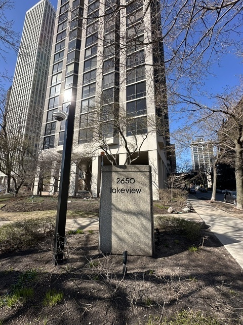 2650 N Lakeview Avenue 3904
