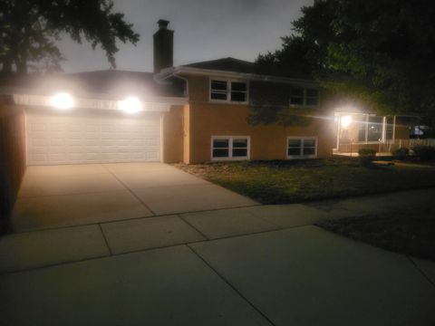 Tiny photo for 9558 S Sacramento Avenue, Evergreen Park, IL 60805 (MLS # 12498084)