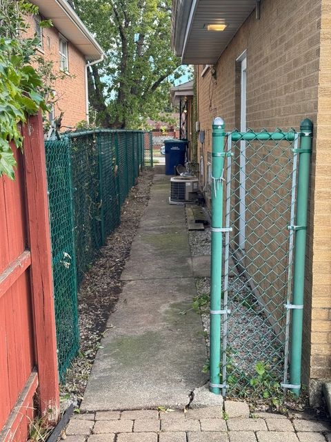 Tiny photo for 9558 S Sacramento Avenue, Evergreen Park, IL 60805 (MLS # 12498084)