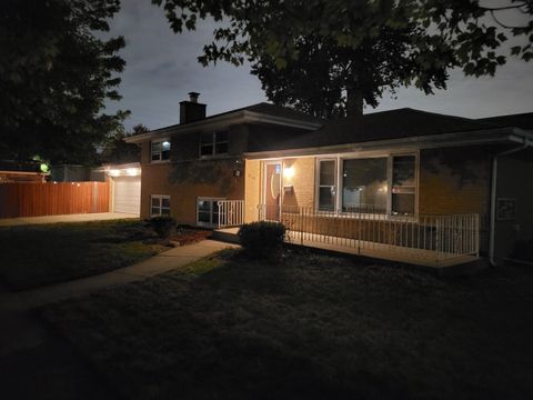 Tiny photo for 9558 S Sacramento Avenue, Evergreen Park, IL 60805 (MLS # 12498084)