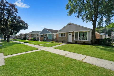 Tiny photo for 120 HYDE PARK Avenue, Bellwood, IL 60104 (MLS # 12487261)