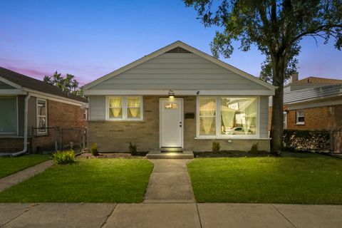 Tiny photo for 120 HYDE PARK Avenue, Bellwood, IL 60104 (MLS # 12487261)