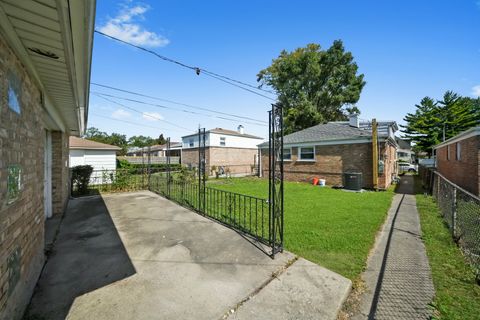 Tiny photo for 120 HYDE PARK Avenue, Bellwood, IL 60104 (MLS # 12487261)