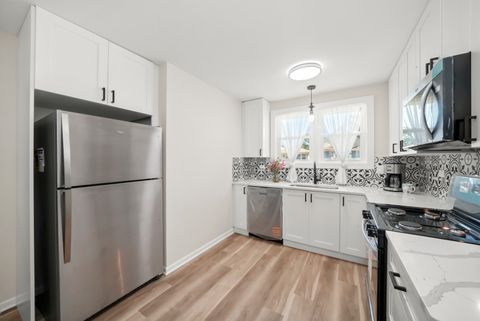 Tiny photo for 120 HYDE PARK Avenue, Bellwood, IL 60104 (MLS # 12487261)