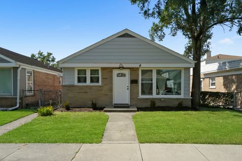 Photo of 120 HYDE PARK Avenue, Bellwood, IL 60104 (MLS # 12487261)