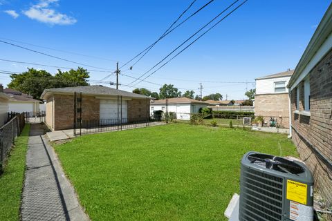Tiny photo for 120 HYDE PARK Avenue, Bellwood, IL 60104 (MLS # 12487261)