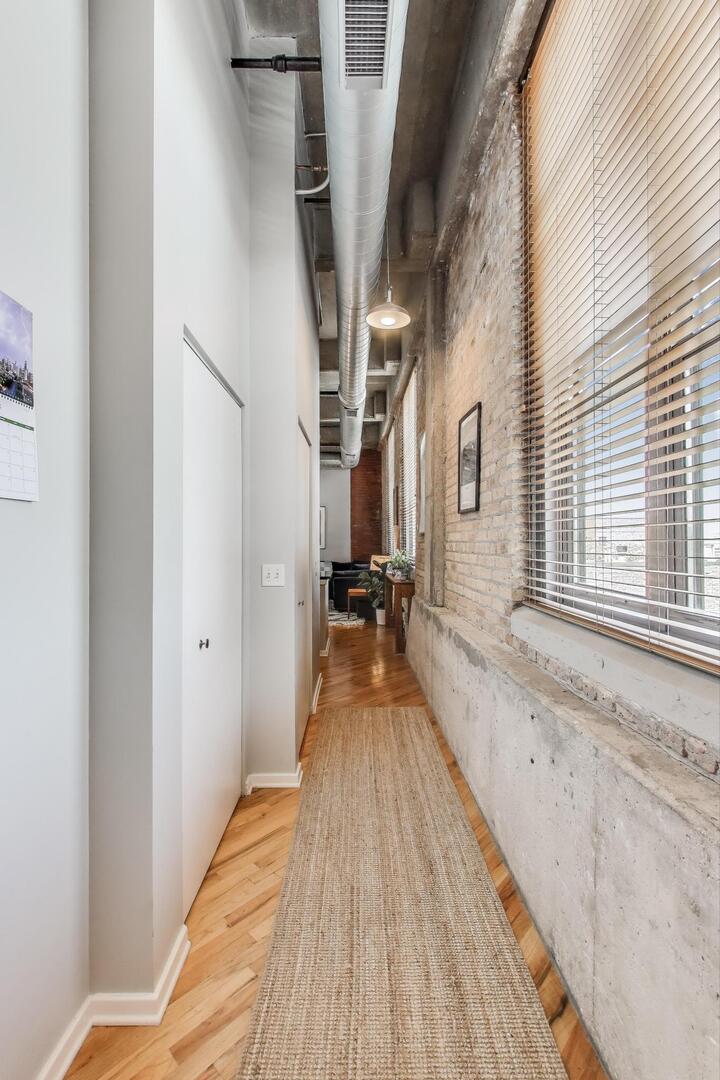 1735 N Paulina Street 422