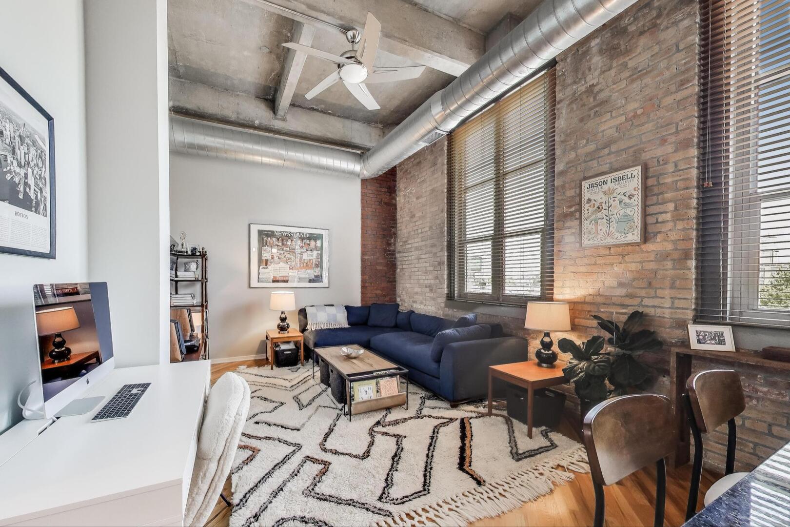 1735 N Paulina Street 422