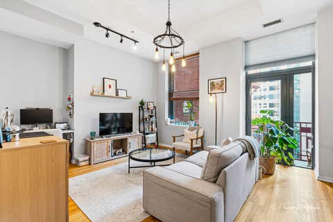 Tiny photo for 208 W WASHINGTON Street #1007, Chicago, IL 60606 (MLS # 12621584)