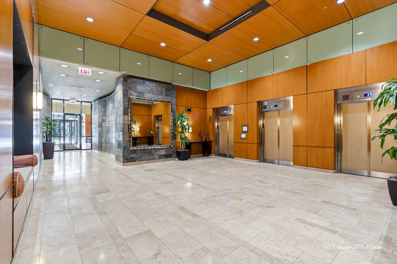 208 W WASHINGTON Street 1007