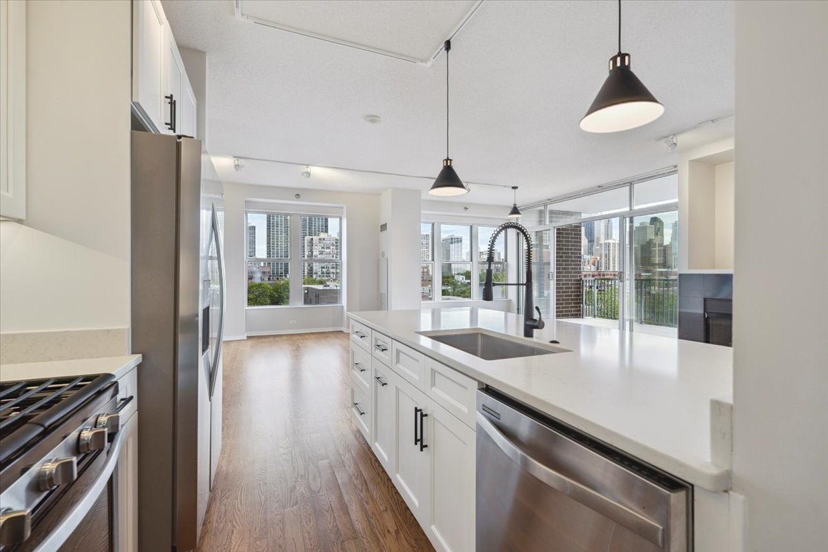 1546 N ORLEANS Street 708