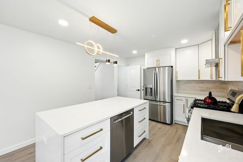 Tiny photo for 318 Exmoor Drive, Streamwood, IL 60107 (MLS # 12536968)