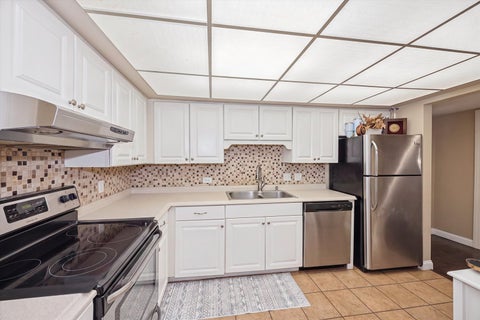 Tiny photo for 112 Carriage Way Drive #110A, Burr Ridge, IL 60527 (MLS # 12753523)