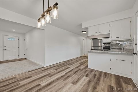 Tiny photo for 123 N Rosedale Avenue, Aurora, IL 60506 (MLS # 12574458)