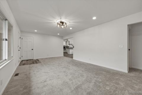 Tiny photo for 123 N Rosedale Avenue, Aurora, IL 60506 (MLS # 12574458)