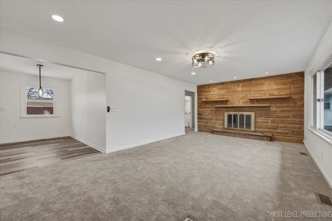 Tiny photo for 123 N Rosedale Avenue, Aurora, IL 60506 (MLS # 12574458)