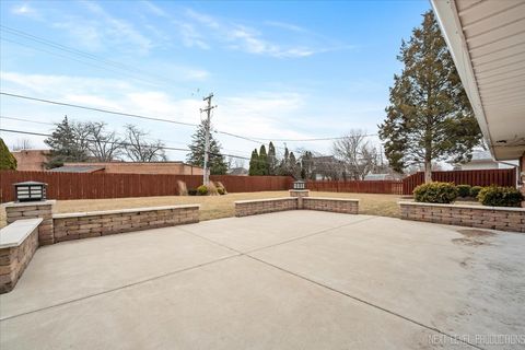 Tiny photo for 123 N Rosedale Avenue, Aurora, IL 60506 (MLS # 12574458)