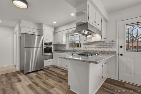 Tiny photo for 123 N Rosedale Avenue, Aurora, IL 60506 (MLS # 12574458)