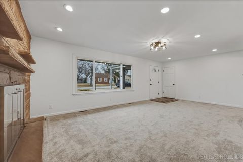 Tiny photo for 123 N Rosedale Avenue, Aurora, IL 60506 (MLS # 12574458)