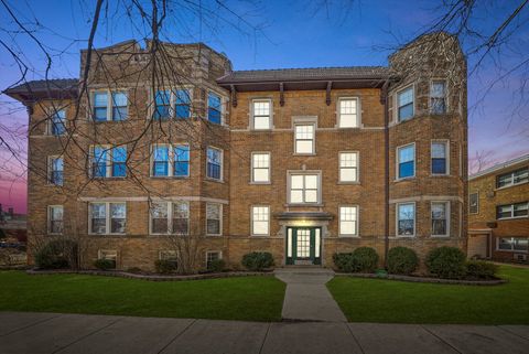Tiny photo for 7404 N Oakley Avenue #1, Chicago, IL 60645 (MLS # 12610544)