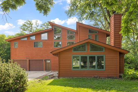 Photo of 5316 Fairview Avenue, Downers Grove, IL 60515 (MLS # 12403549)