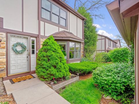 67 WHITE OAK Circle St. Charles IL 60174