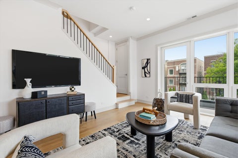 Tiny photo for 6414 N Francisco Avenue #202, Chicago, IL 60645 (MLS # 12743382)