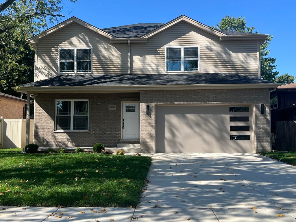 Photo for 10832 Massasoit Avenue, Chicago Ridge, IL 60415 (MLS # 12481787)