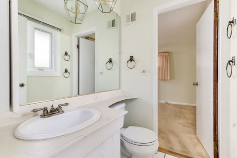 Tiny photo for 333 E Huntington Lane, Elmhurst, IL 60126 (MLS # 12486536)