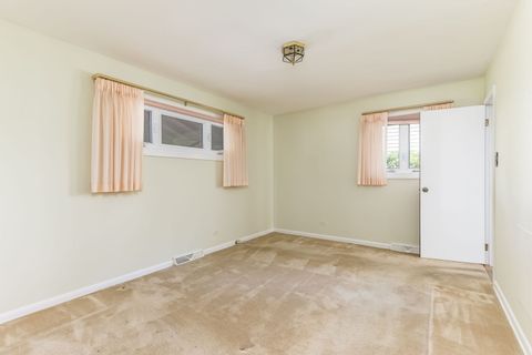 Tiny photo for 333 E Huntington Lane, Elmhurst, IL 60126 (MLS # 12486536)