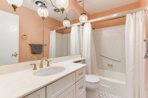 Tiny photo for 333 E Huntington Lane, Elmhurst, IL 60126 (MLS # 12486536)