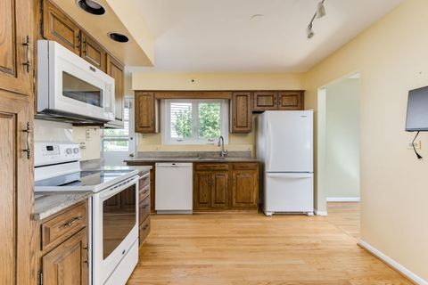 Tiny photo for 333 E Huntington Lane, Elmhurst, IL 60126 (MLS # 12486536)