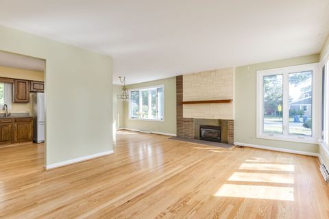 Tiny photo for 333 E Huntington Lane, Elmhurst, IL 60126 (MLS # 12486536)