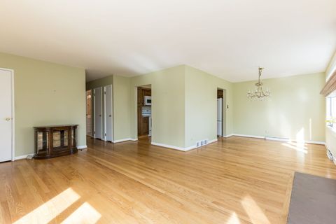 Tiny photo for 333 E Huntington Lane, Elmhurst, IL 60126 (MLS # 12486536)
