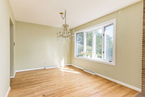 Tiny photo for 333 E Huntington Lane, Elmhurst, IL 60126 (MLS # 12486536)