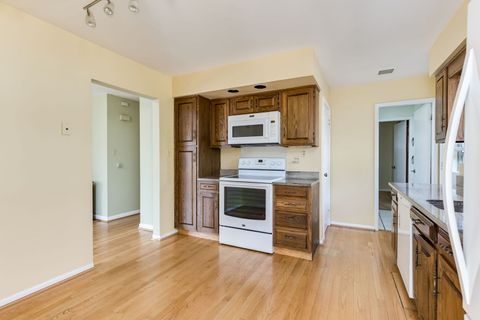 Tiny photo for 333 E Huntington Lane, Elmhurst, IL 60126 (MLS # 12486536)