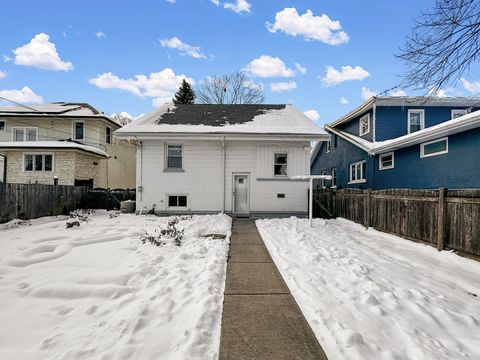 Tiny photo for 3107 S Wenonah Avenue, Berwyn, IL 60402 (MLS # 12485535)