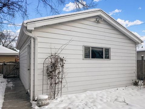 Tiny photo for 3107 S Wenonah Avenue, Berwyn, IL 60402 (MLS # 12485535)