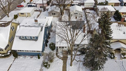 Tiny photo for 3107 S Wenonah Avenue, Berwyn, IL 60402 (MLS # 12485535)