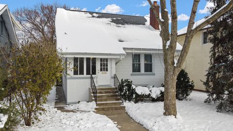 Tiny photo for 3107 S Wenonah Avenue, Berwyn, IL 60402 (MLS # 12485535)