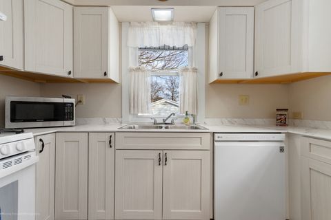 Tiny photo for 3107 S Wenonah Avenue, Berwyn, IL 60402 (MLS # 12485535)