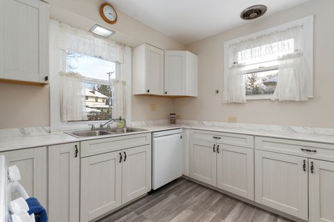 Tiny photo for 3107 S Wenonah Avenue, Berwyn, IL 60402 (MLS # 12485535)