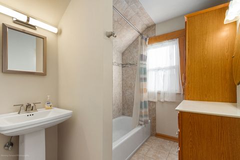 Tiny photo for 3107 S Wenonah Avenue, Berwyn, IL 60402 (MLS # 12485535)